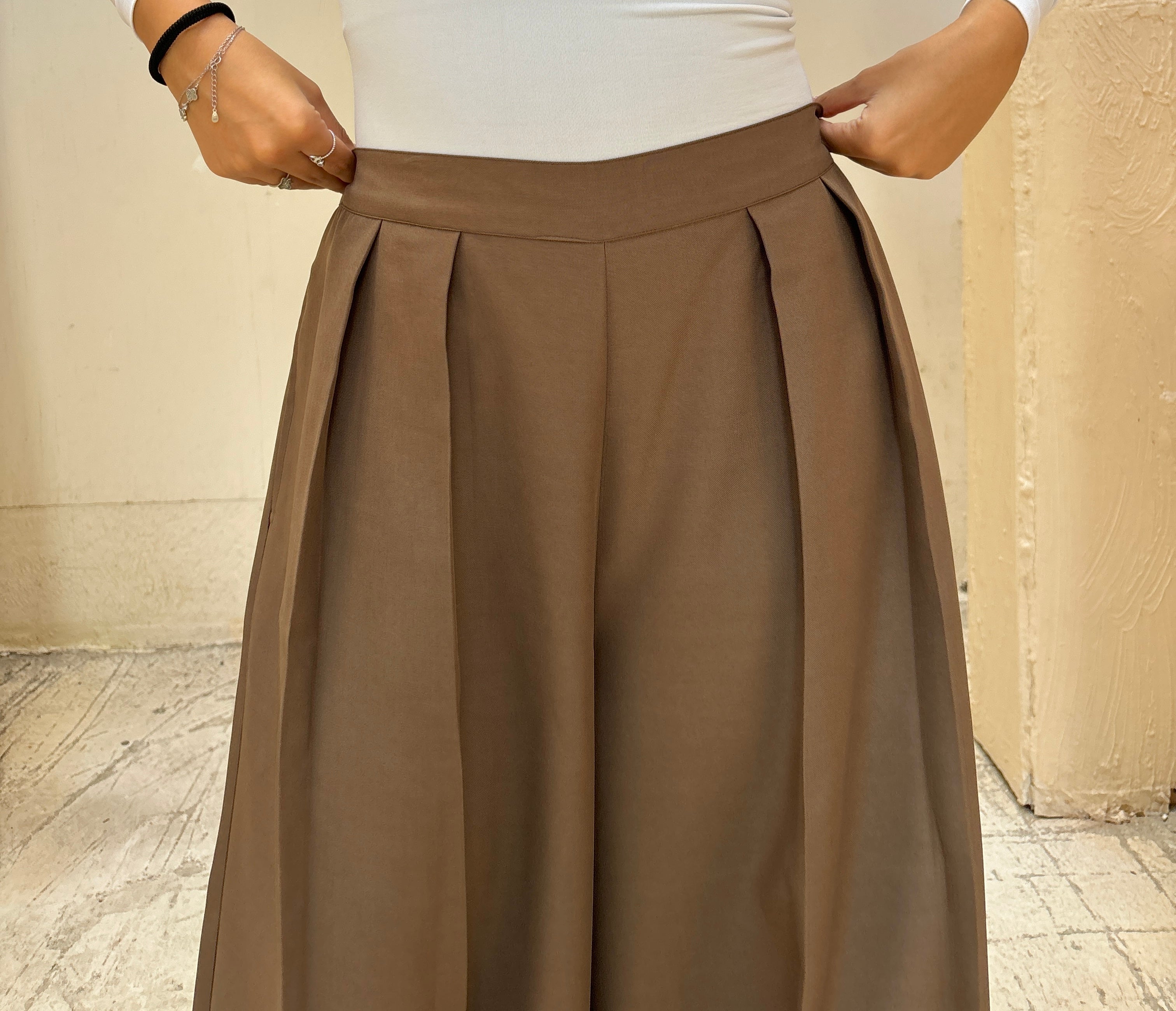 Wide skirt pants